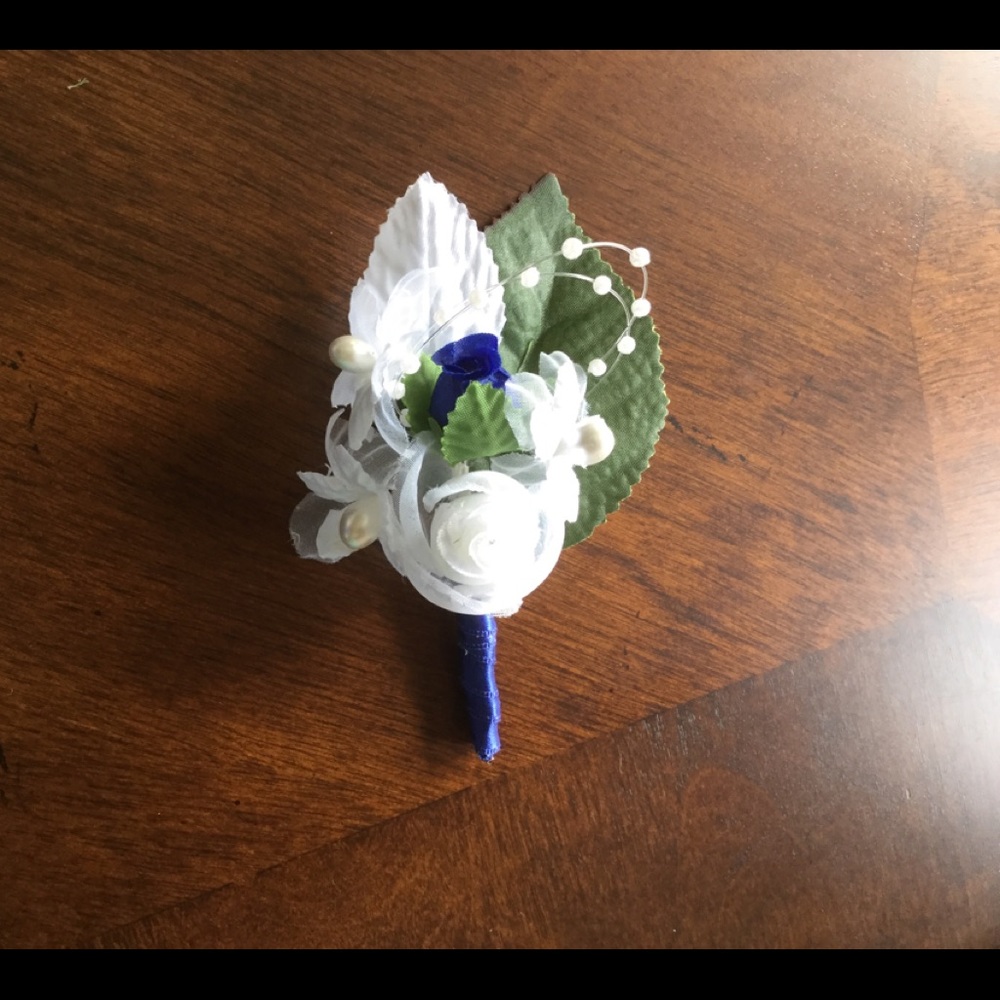 Corsage Set - Picture 3 of 3